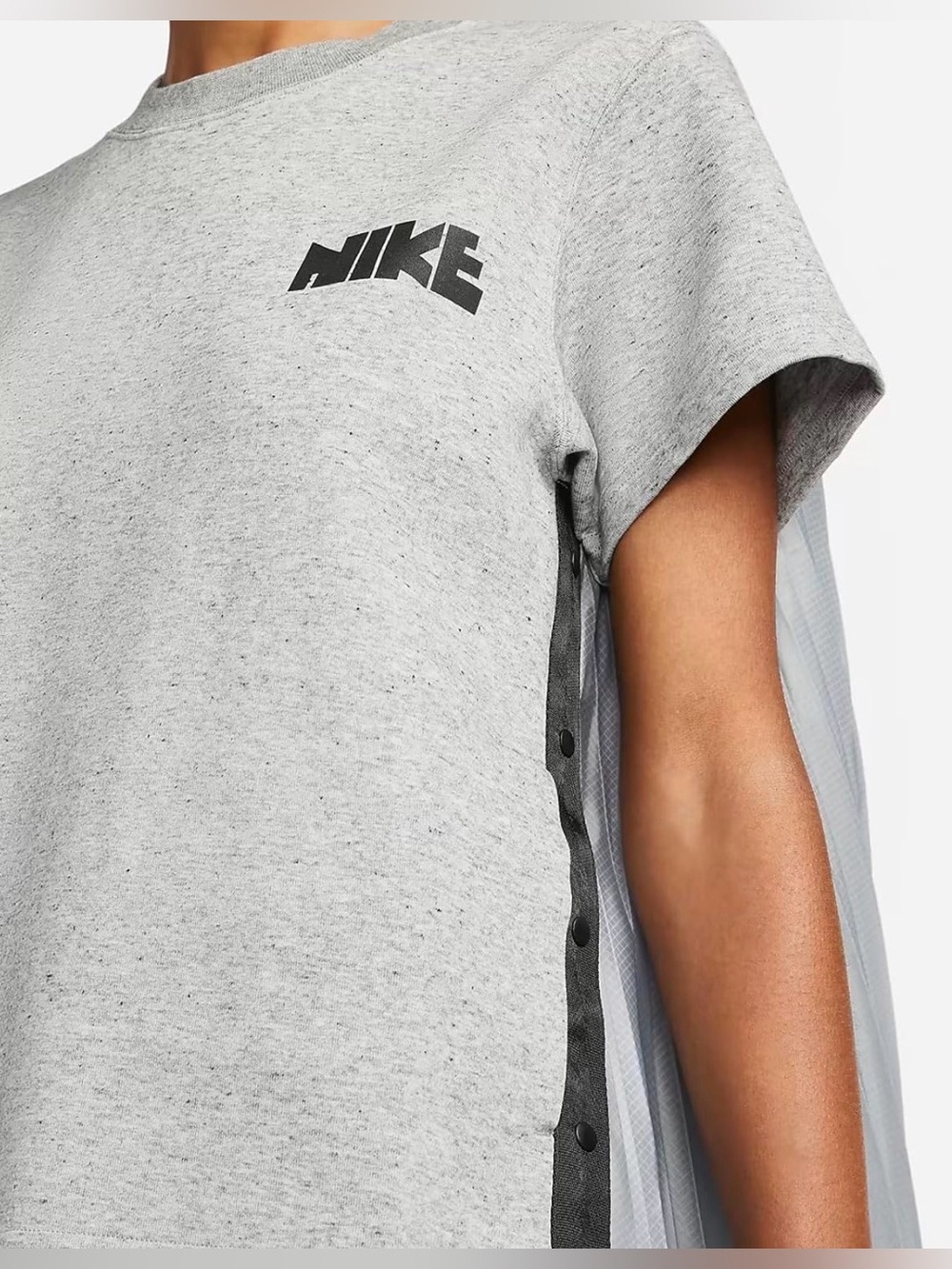$150 Nike x Sacai Gray Short Sleeve Tee with Side Snap Placket Size M